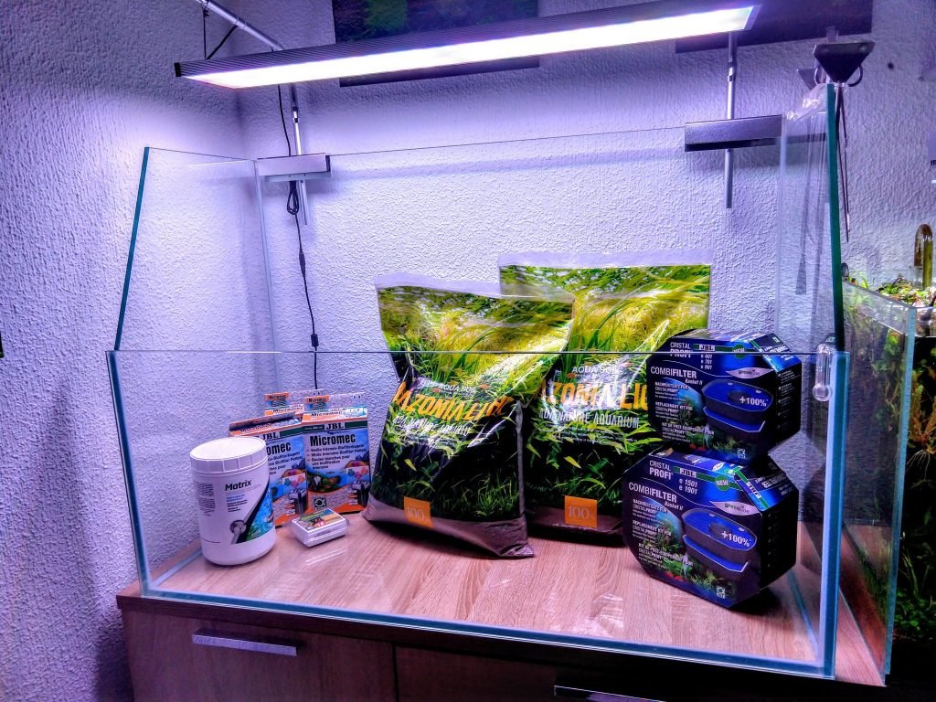 Acuario de agua dulce listo para montar